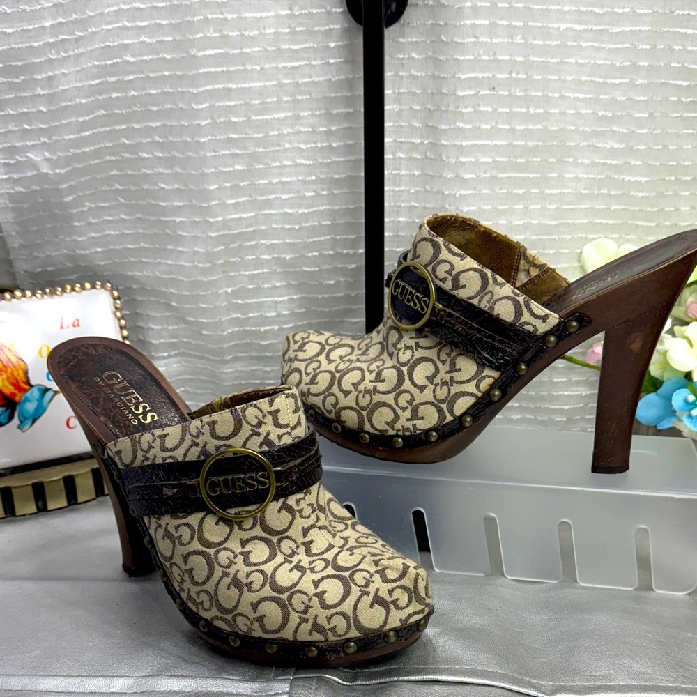 (Z1)Guess by Marciano,Brown
Vintage heeled clogsMules,Leather,Logo
Studded,8.5 M